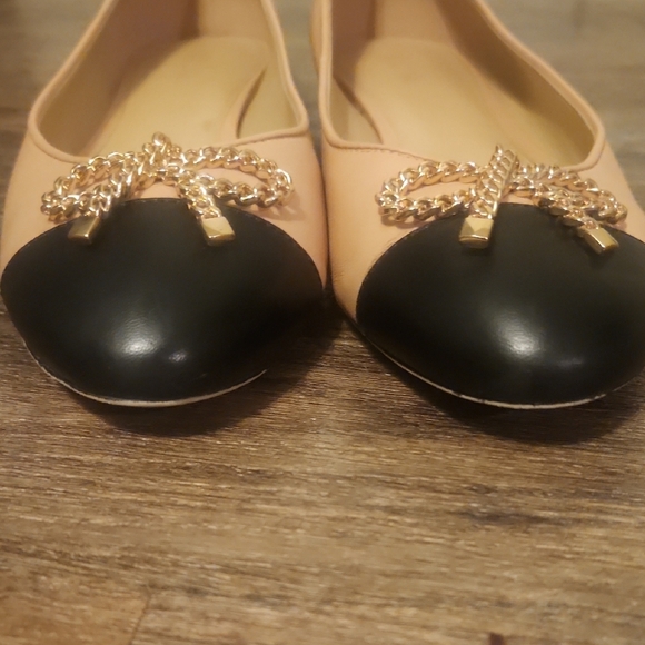 Michael Kors Black and Tan Leather Ballet Flats with Gold Bow Size 9.5 - Picture 11 of 13